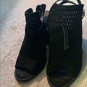 Black American Eagle high heel sandals